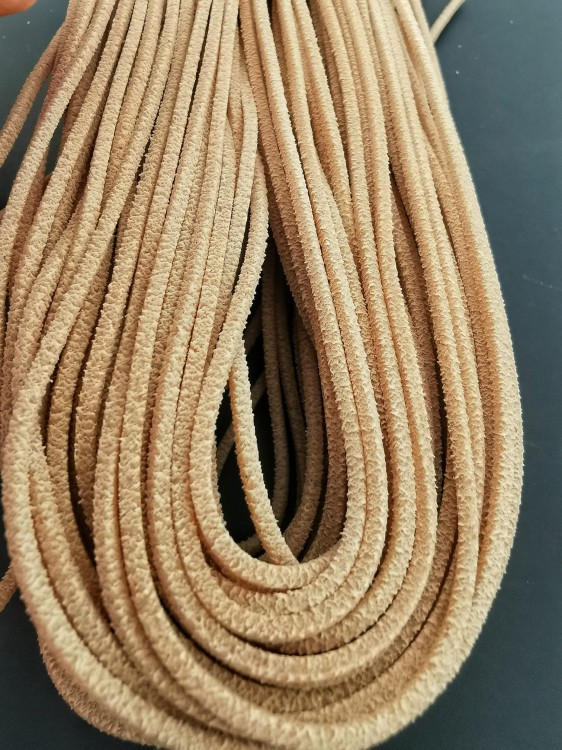 Szorstkie spaghetti rzemieślnicze z matrycy z brązu