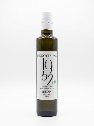 Ekologiczna oliwa z oliwek Itrana BIO 500ml od Lucii Iannotta. W 100% naturalna, certyfikowana oliwa z wczesnych zbiorów o wybitnie niskiej kwasowości 0,11% i zerowej zawartości pestycydów