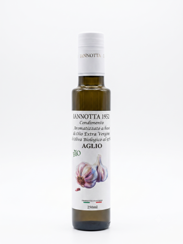 Ekologiczna oliwa z oliwek Extra Vergine z organicznym czosnkiem 250 ml. Produkt certyfikowany BIO od Lucii Iannotta.