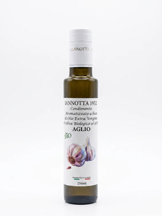 Ekologiczna oliwa z oliwek Extra Vergine z organicznym czosnkiem 250 ml. Produkt certyfikowany BIO od Lucii Iannotta.